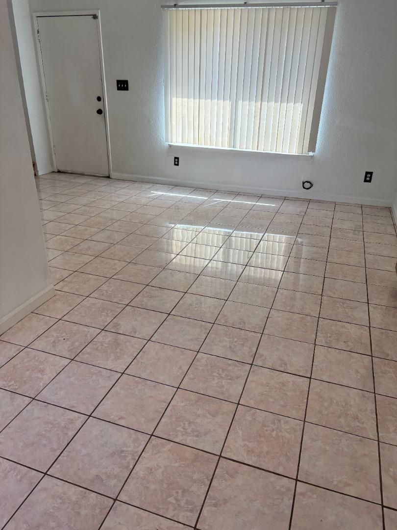 Detail Gallery Image 2 of 14 For Palmetto Dr, San Jose,  CA 95111 - 3 Beds | 1/1 Baths