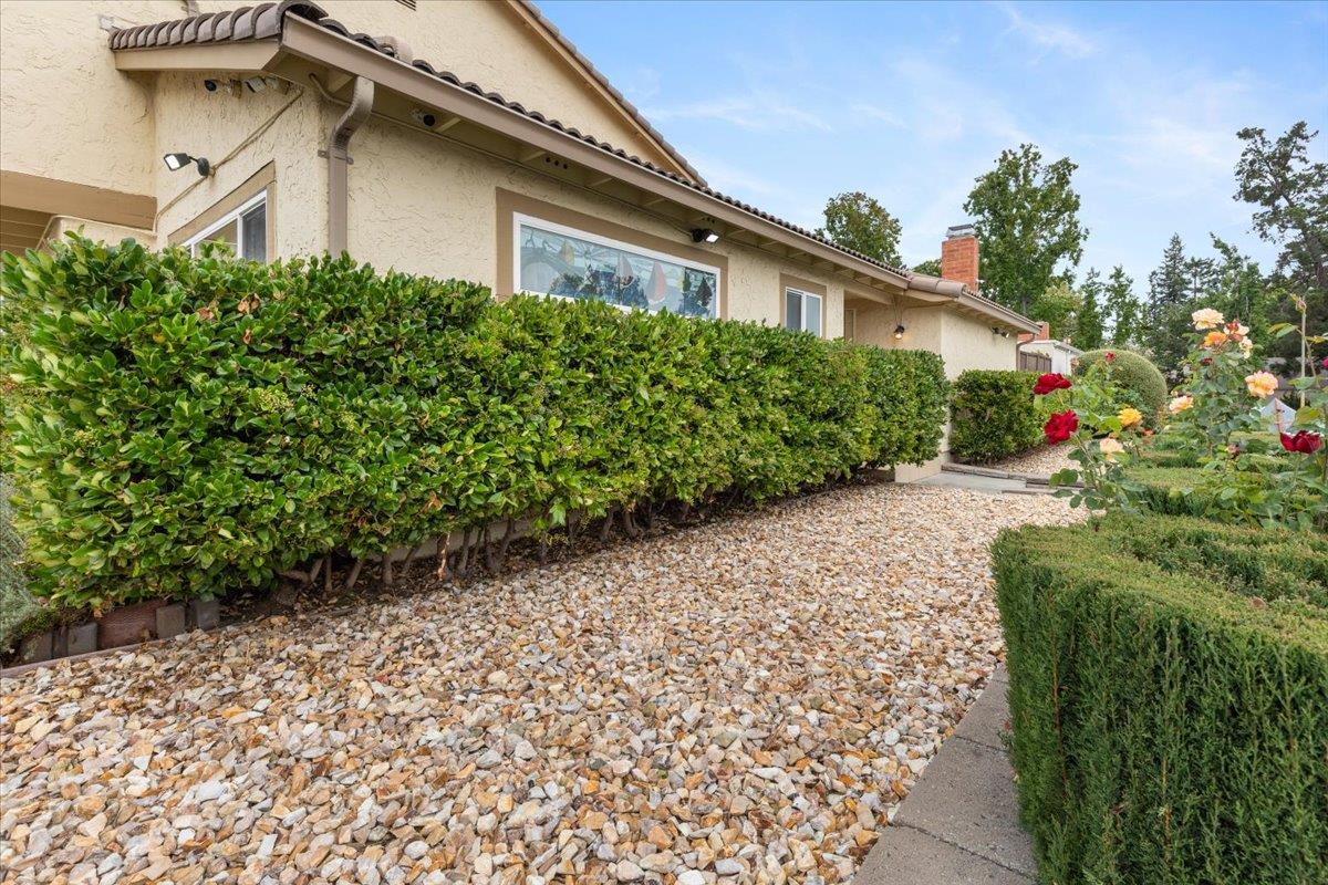 Detail Gallery Image 5 of 44 For 1503 Willowhaven Ct, San Jose,  CA 95126 - 3 Beds | 2 Baths