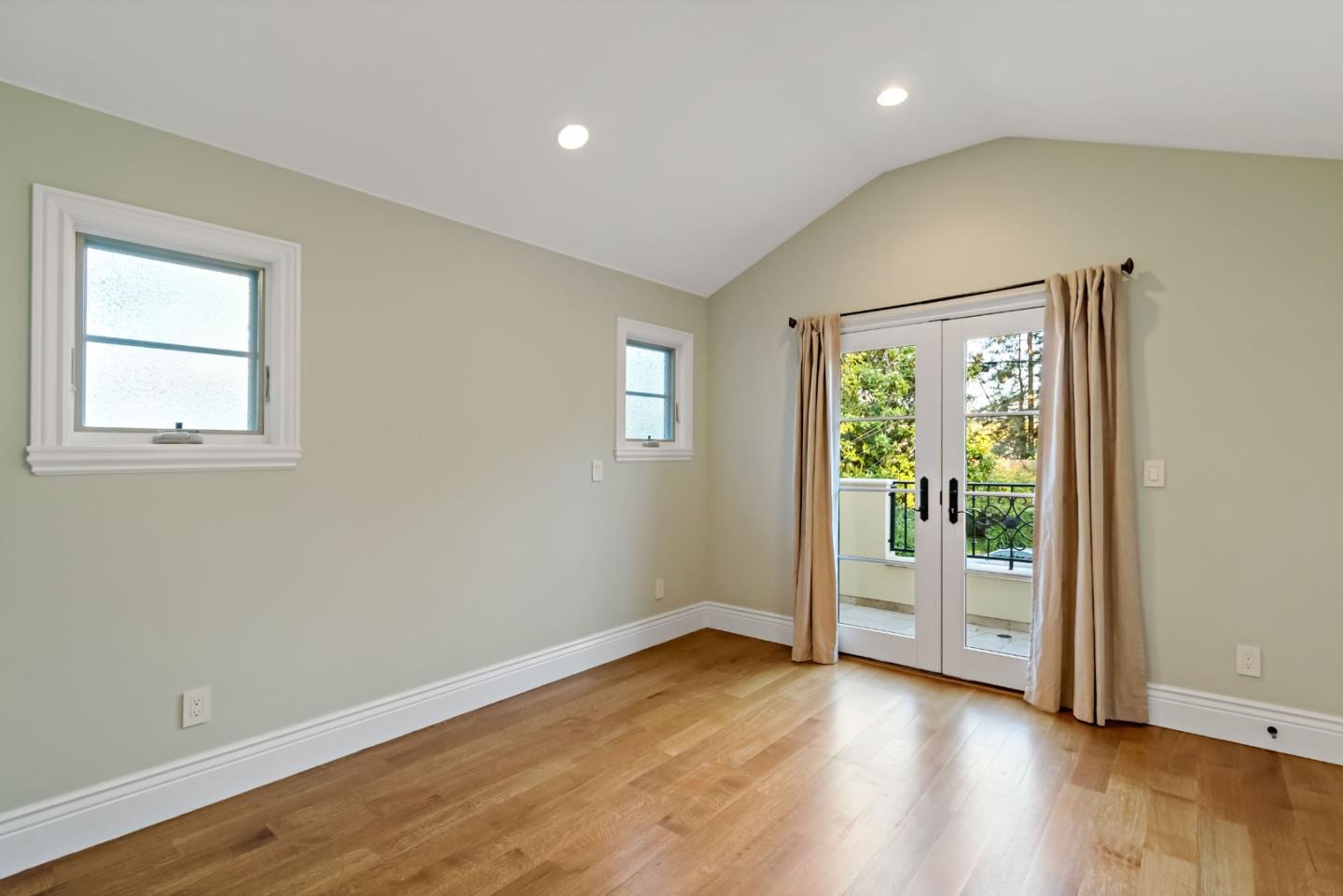 Detail Gallery Image 23 of 41 For 627 Tennyson Ave, Palo Alto,  CA 94301 - 6 Beds | 6/1 Baths