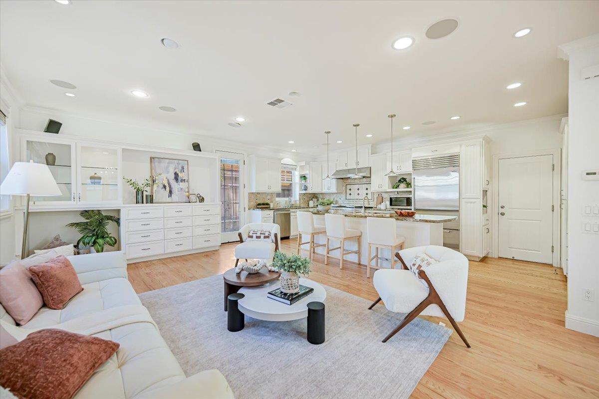 Detail Gallery Image 10 of 61 For 131 Northampton Ln, Belmont,  CA 94002 - 4 Beds | 2/1 Baths