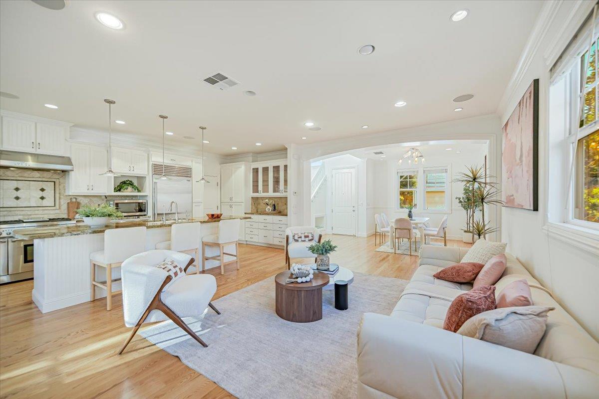 Detail Gallery Image 13 of 61 For 131 Northampton Ln, Belmont,  CA 94002 - 4 Beds | 2/1 Baths