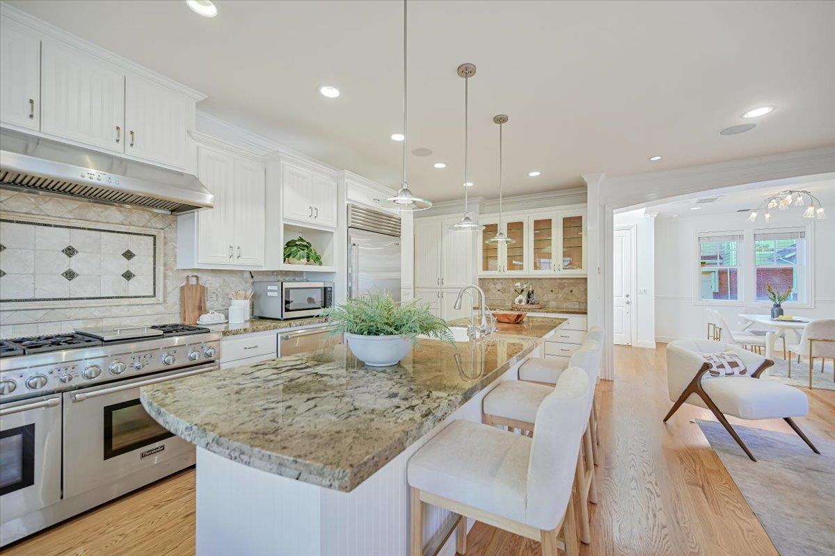 Detail Gallery Image 14 of 61 For 131 Northampton Ln, Belmont,  CA 94002 - 4 Beds | 2/1 Baths