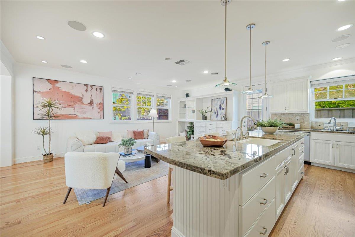 Detail Gallery Image 15 of 61 For 131 Northampton Ln, Belmont,  CA 94002 - 4 Beds | 2/1 Baths