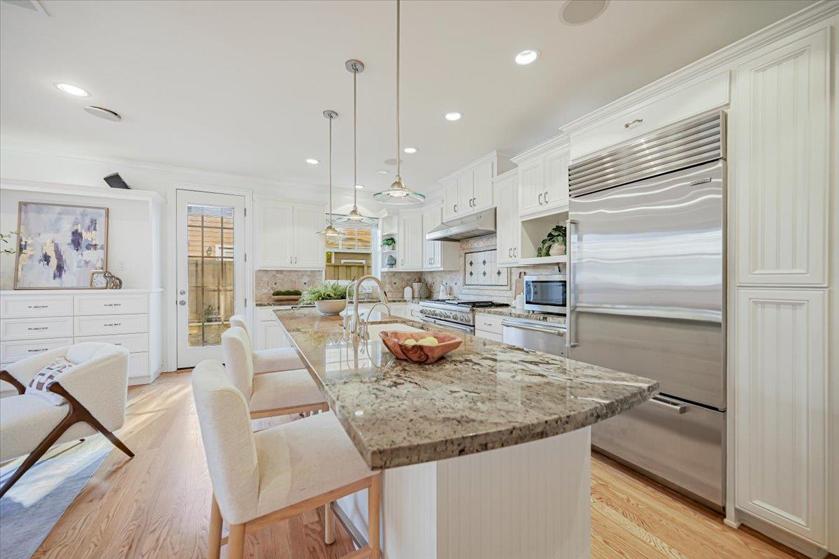 Detail Gallery Image 16 of 61 For 131 Northampton Ln, Belmont,  CA 94002 - 4 Beds | 2/1 Baths