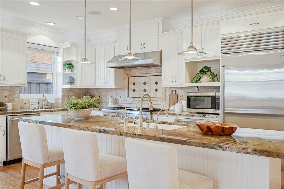 Detail Gallery Image 17 of 61 For 131 Northampton Ln, Belmont,  CA 94002 - 4 Beds | 2/1 Baths