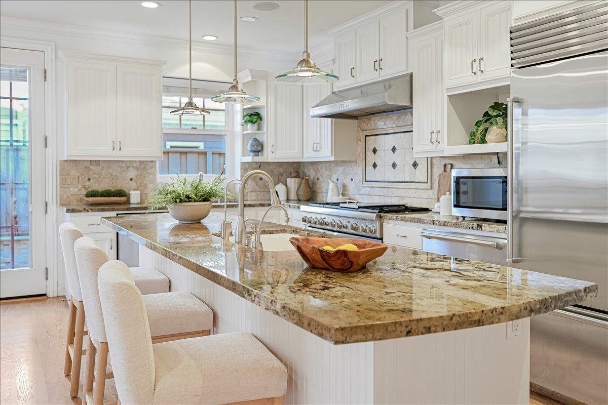 Detail Gallery Image 19 of 61 For 131 Northampton Ln, Belmont,  CA 94002 - 4 Beds | 2/1 Baths