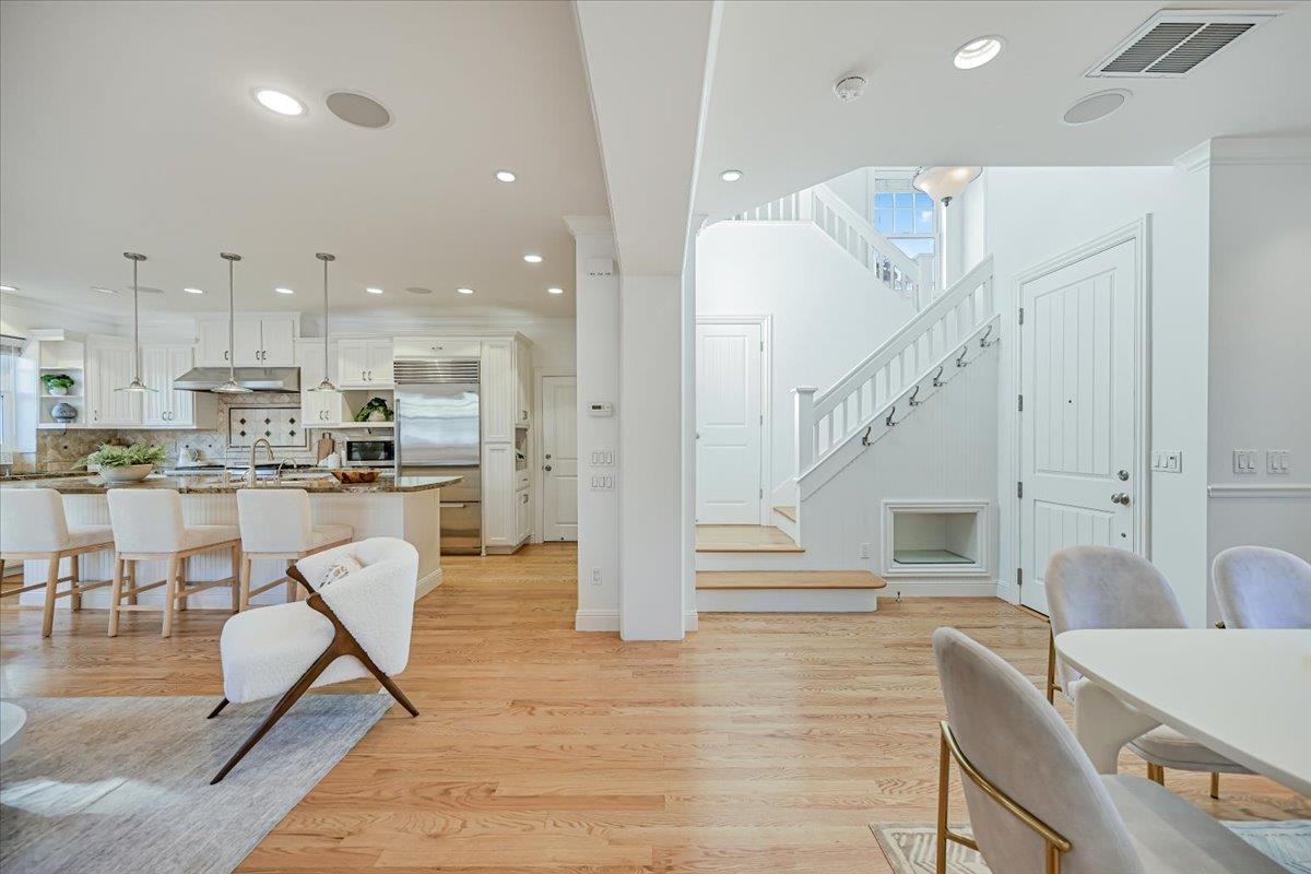 Detail Gallery Image 21 of 61 For 131 Northampton Ln, Belmont,  CA 94002 - 4 Beds | 2/1 Baths