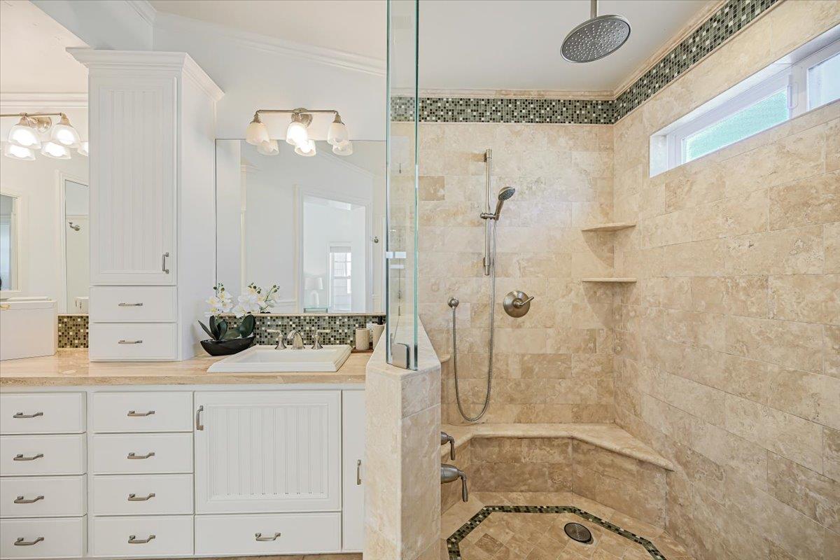 Detail Gallery Image 31 of 61 For 131 Northampton Ln, Belmont,  CA 94002 - 4 Beds | 2/1 Baths
