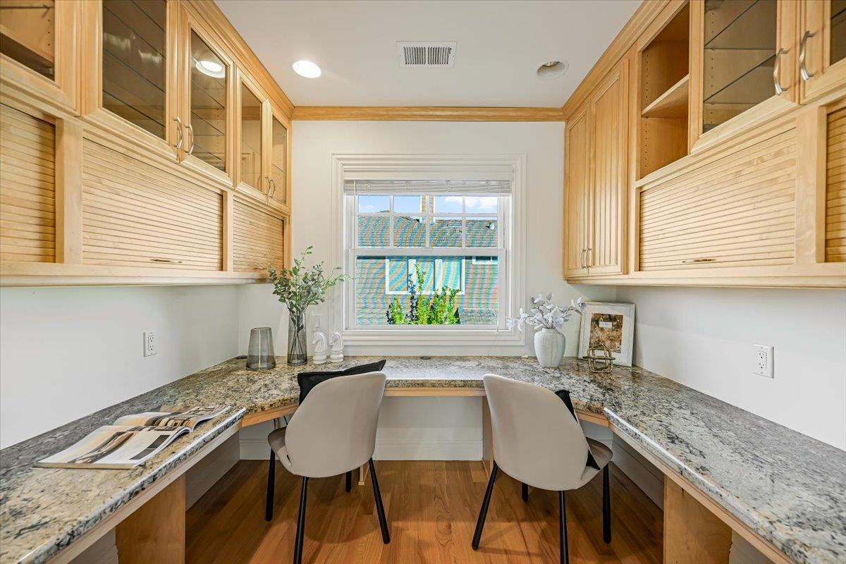 Detail Gallery Image 34 of 61 For 131 Northampton Ln, Belmont,  CA 94002 - 4 Beds | 2/1 Baths