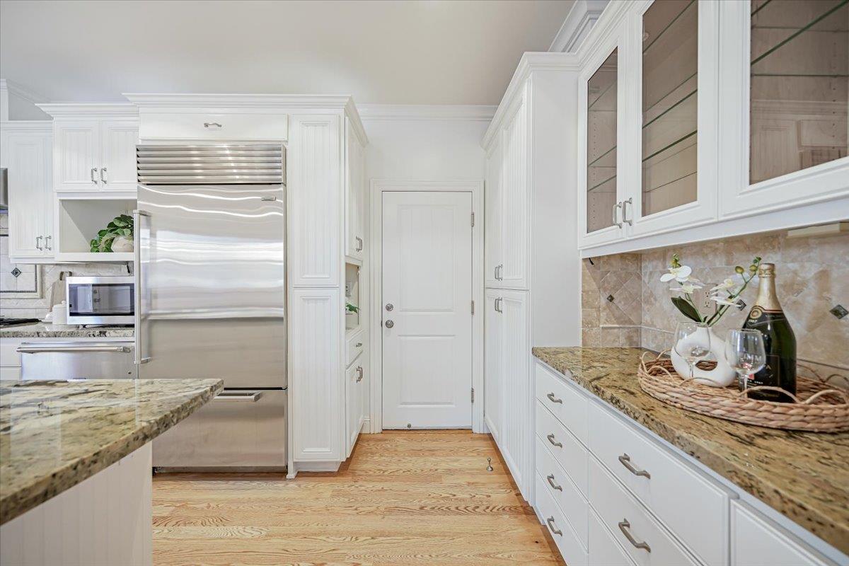 Detail Gallery Image 4 of 61 For 131 Northampton Ln, Belmont,  CA 94002 - 4 Beds | 2/1 Baths