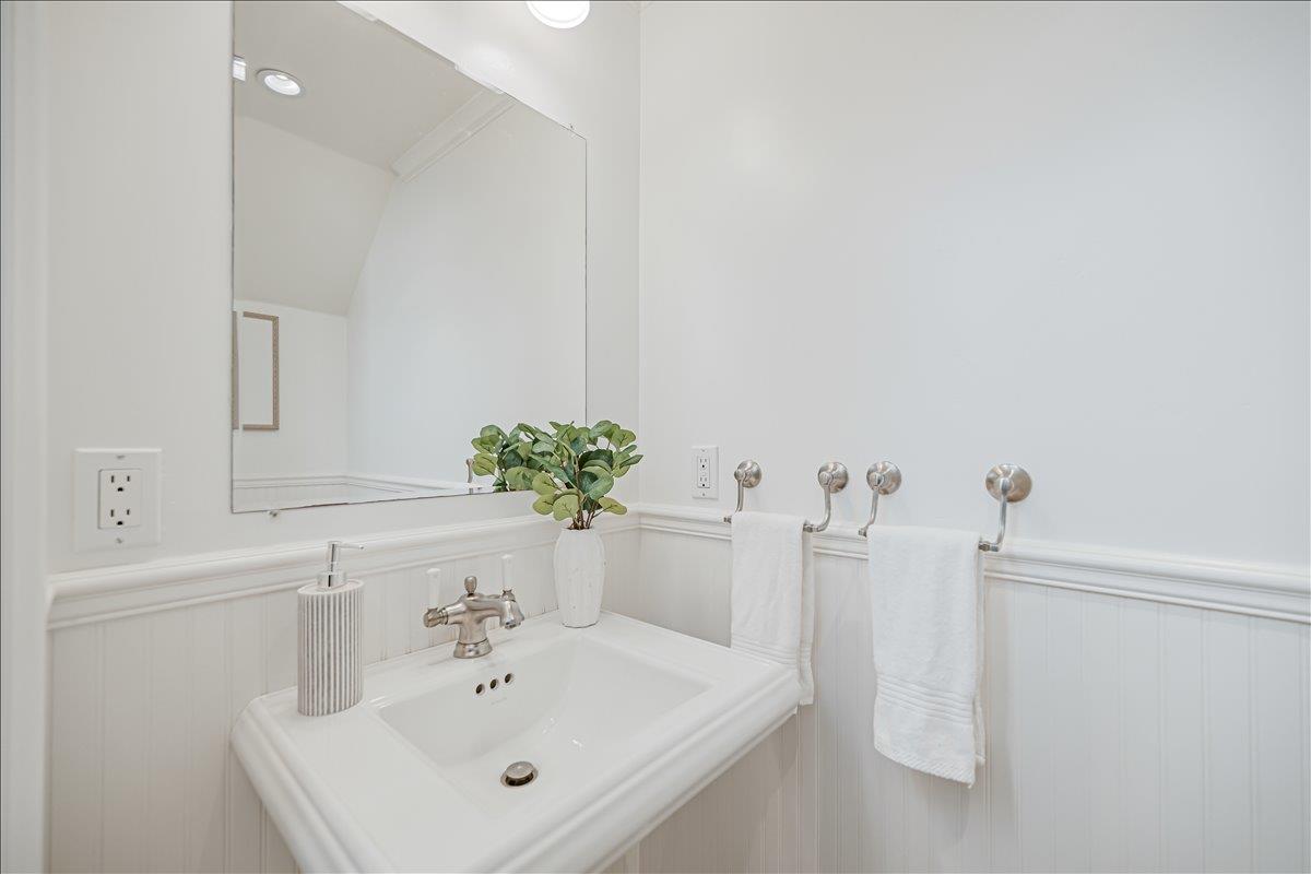 Detail Gallery Image 51 of 61 For 131 Northampton Ln, Belmont,  CA 94002 - 4 Beds | 2/1 Baths