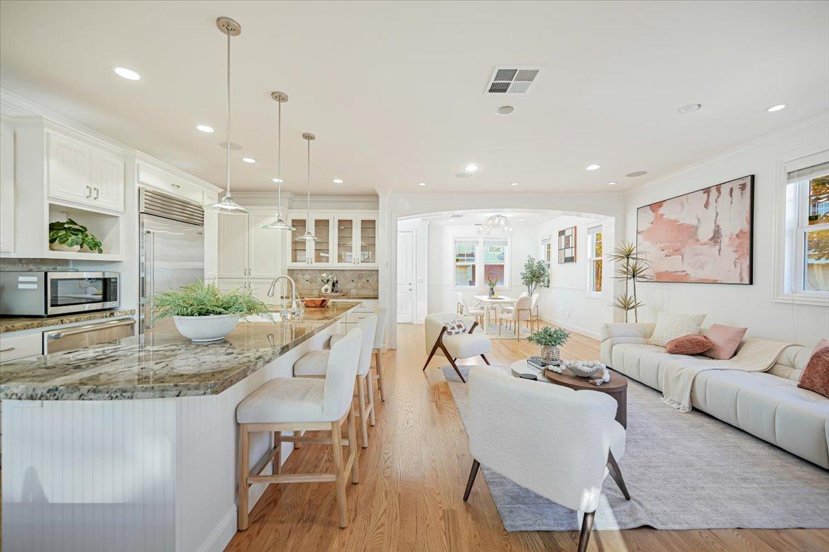 Detail Gallery Image 6 of 61 For 131 Northampton Ln, Belmont,  CA 94002 - 4 Beds | 2/1 Baths