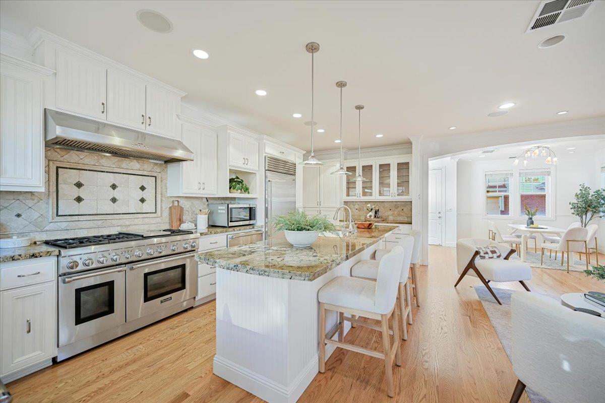 Detail Gallery Image 7 of 61 For 131 Northampton Ln, Belmont,  CA 94002 - 4 Beds | 2/1 Baths