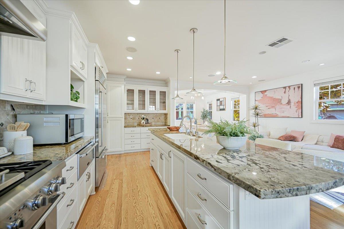 Detail Gallery Image 8 of 61 For 131 Northampton Ln, Belmont,  CA 94002 - 4 Beds | 2/1 Baths