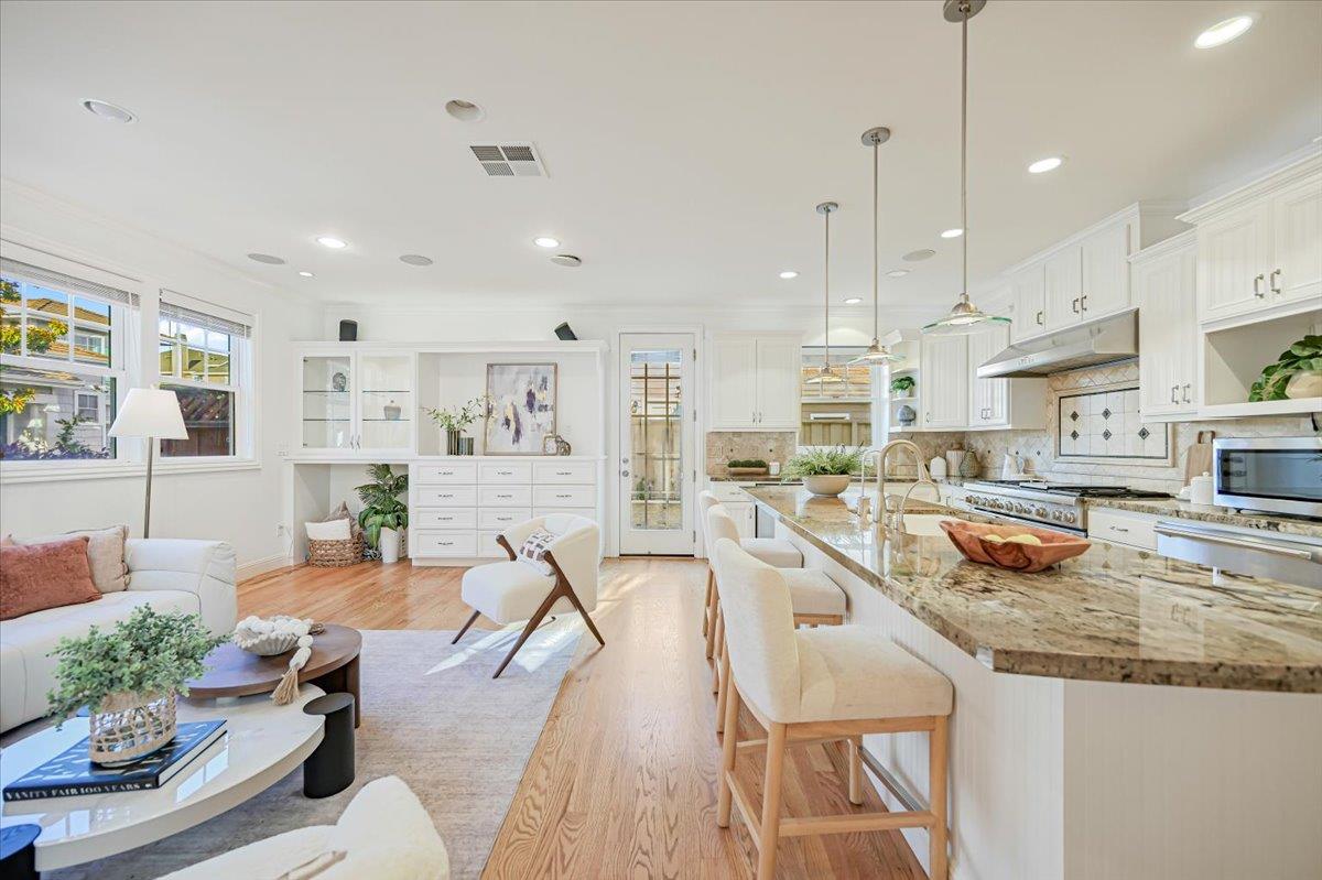 Detail Gallery Image 9 of 61 For 131 Northampton Ln, Belmont,  CA 94002 - 4 Beds | 2/1 Baths