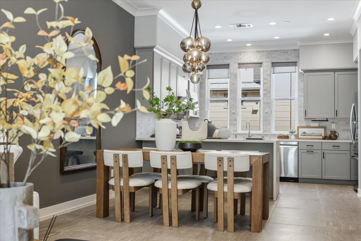 Detail Gallery Image 14 of 49 For 1956 Montecito Ave, Mountain View,  CA 94043 - 3 Beds | 2/1 Baths