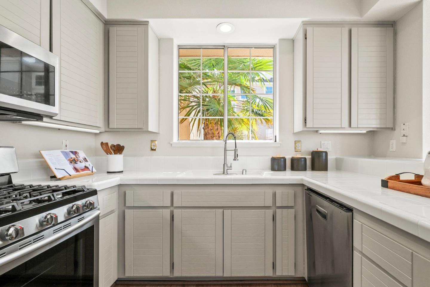 Detail Gallery Image 18 of 44 For 392 Terra Mesa Way, Milpitas,  CA 95035 - 3 Beds | 2/1 Baths