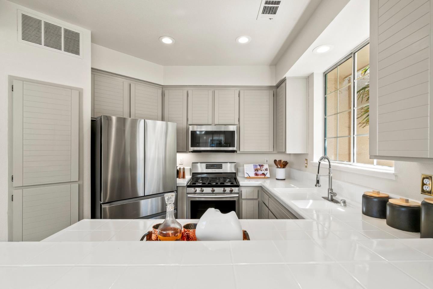 Detail Gallery Image 19 of 44 For 392 Terra Mesa Way, Milpitas,  CA 95035 - 3 Beds | 2/1 Baths