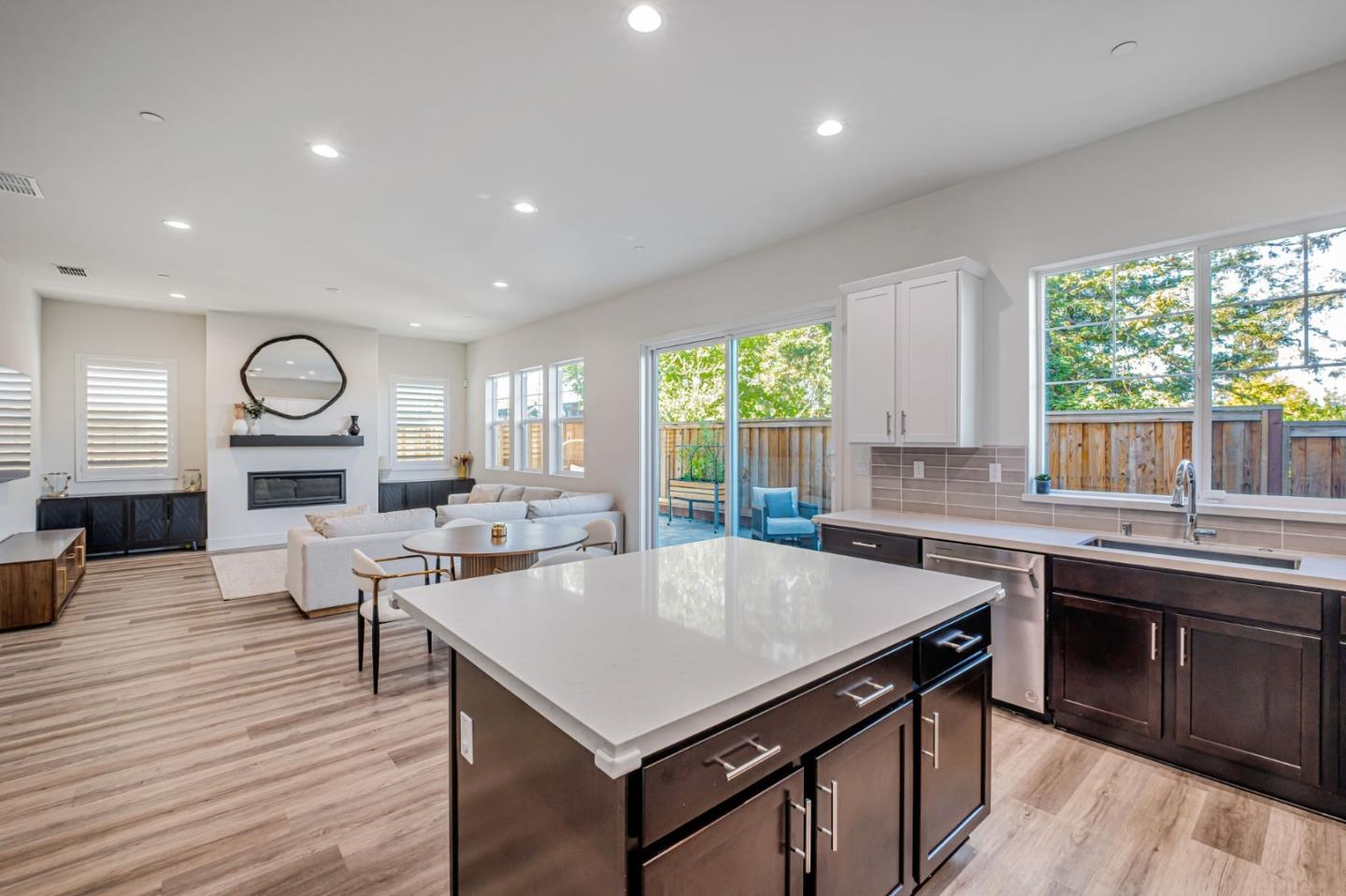 Detail Gallery Image 12 of 43 For 117 Haven Cir, Pleasant Hill,  CA 94523 - 4 Beds | 4/1 Baths