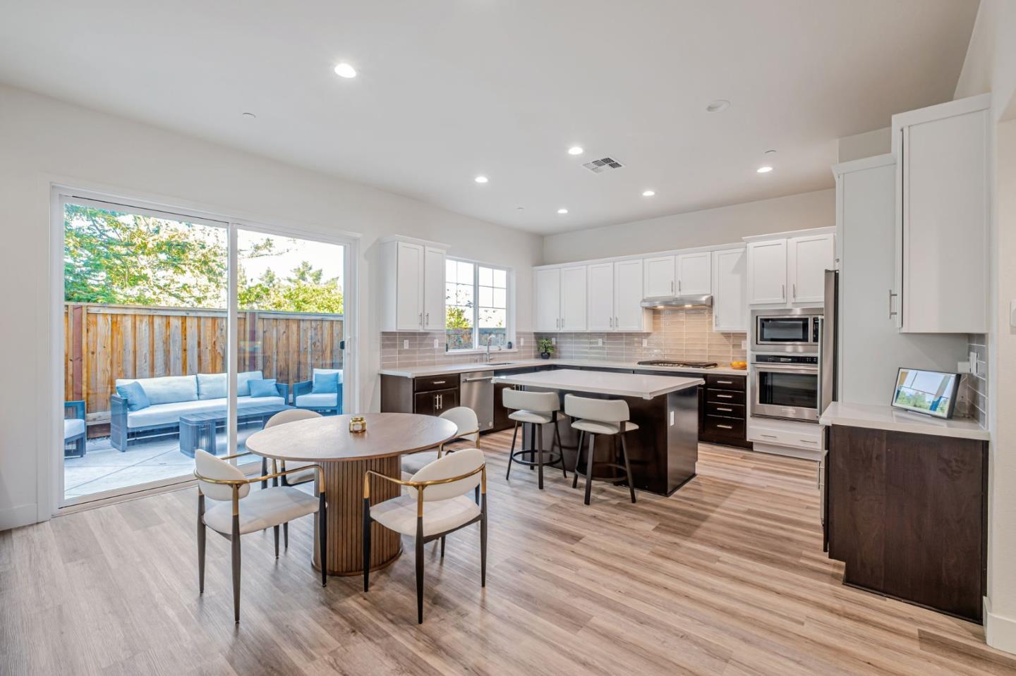 Detail Gallery Image 15 of 43 For 117 Haven Cir, Pleasant Hill,  CA 94523 - 4 Beds | 4/1 Baths