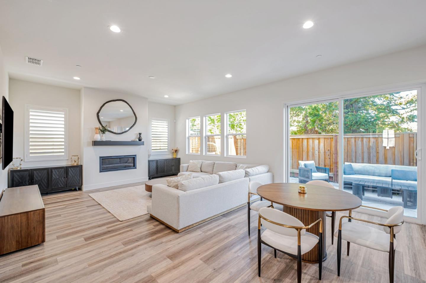 Detail Gallery Image 16 of 43 For 117 Haven Cir, Pleasant Hill,  CA 94523 - 4 Beds | 4/1 Baths