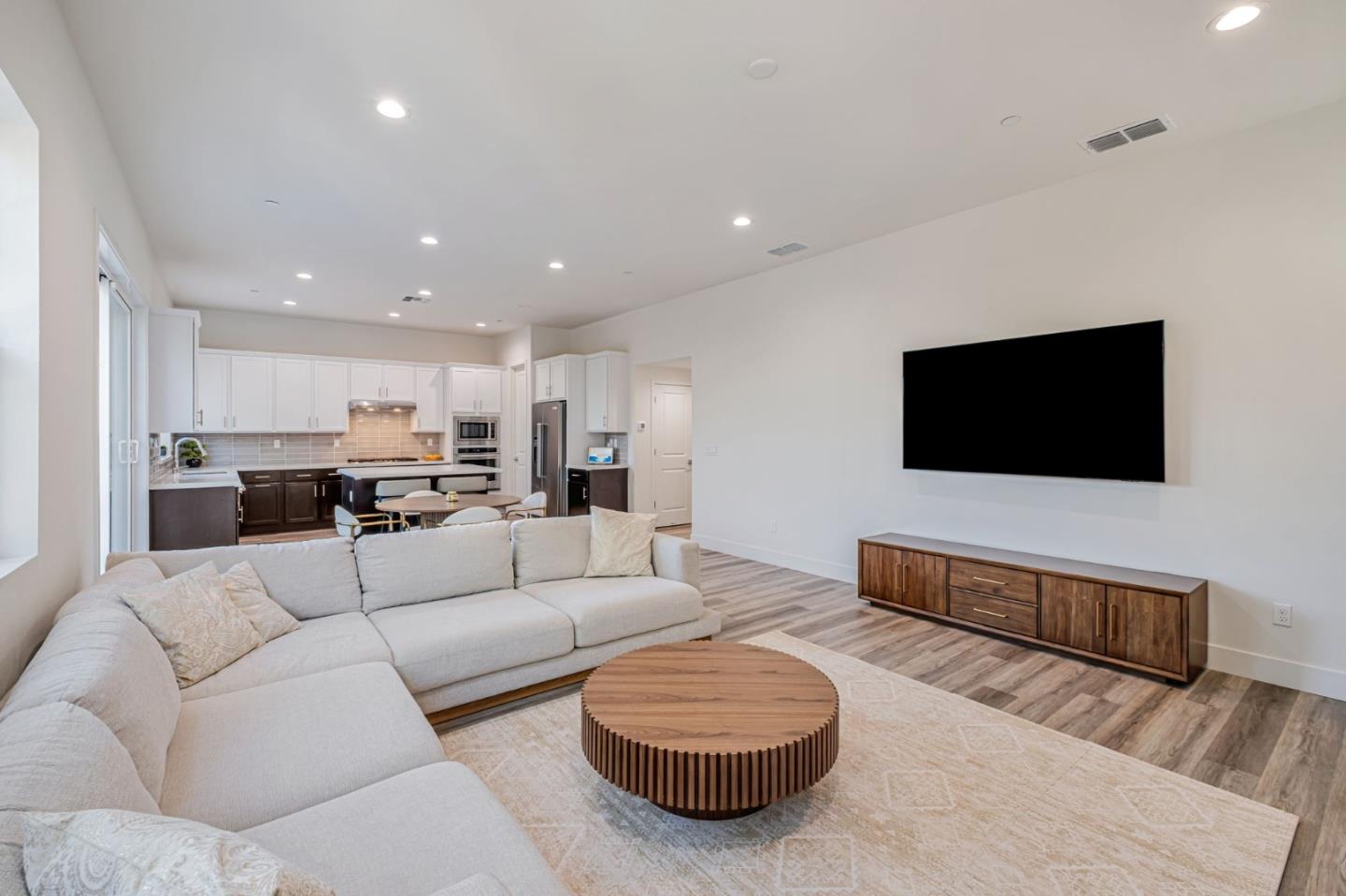 Detail Gallery Image 7 of 43 For 117 Haven Cir, Pleasant Hill,  CA 94523 - 4 Beds | 4/1 Baths