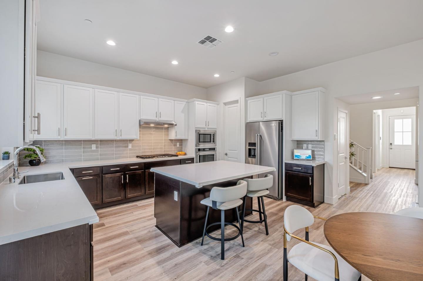 Detail Gallery Image 8 of 43 For 117 Haven Cir, Pleasant Hill,  CA 94523 - 4 Beds | 4/1 Baths