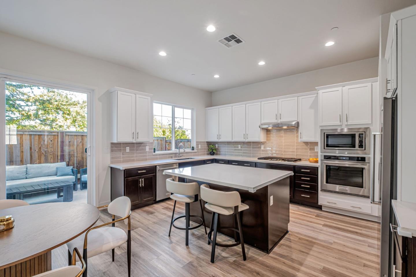 Detail Gallery Image 9 of 43 For 117 Haven Cir, Pleasant Hill,  CA 94523 - 4 Beds | 4/1 Baths