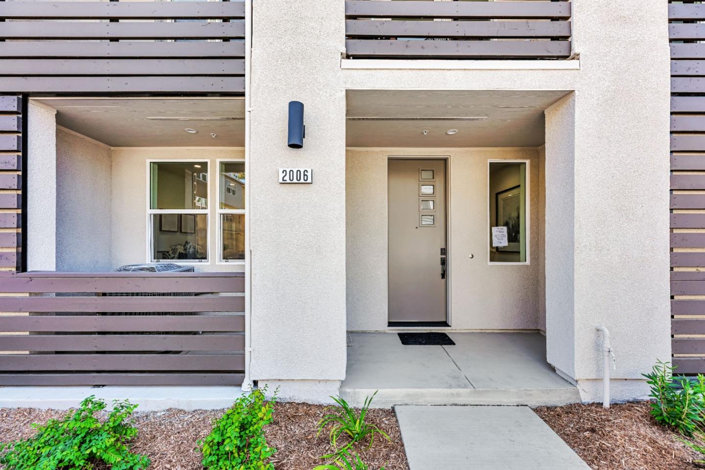 Front Image Thumbnail for ML82022774