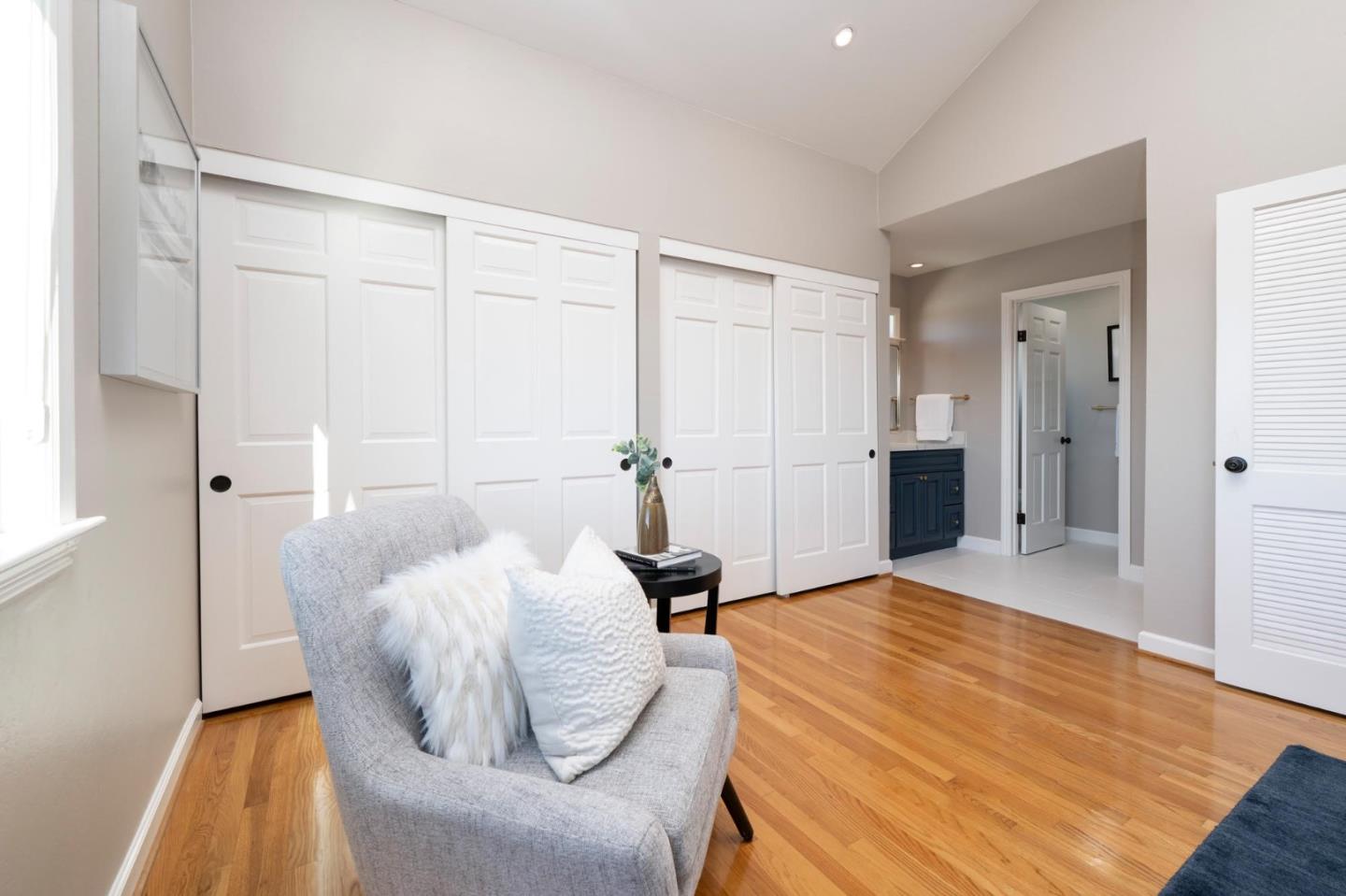 Detail Gallery Image 14 of 41 For 2860 Wakefield Dr, Belmont,  CA 94002 - 4 Beds | 2/1 Baths