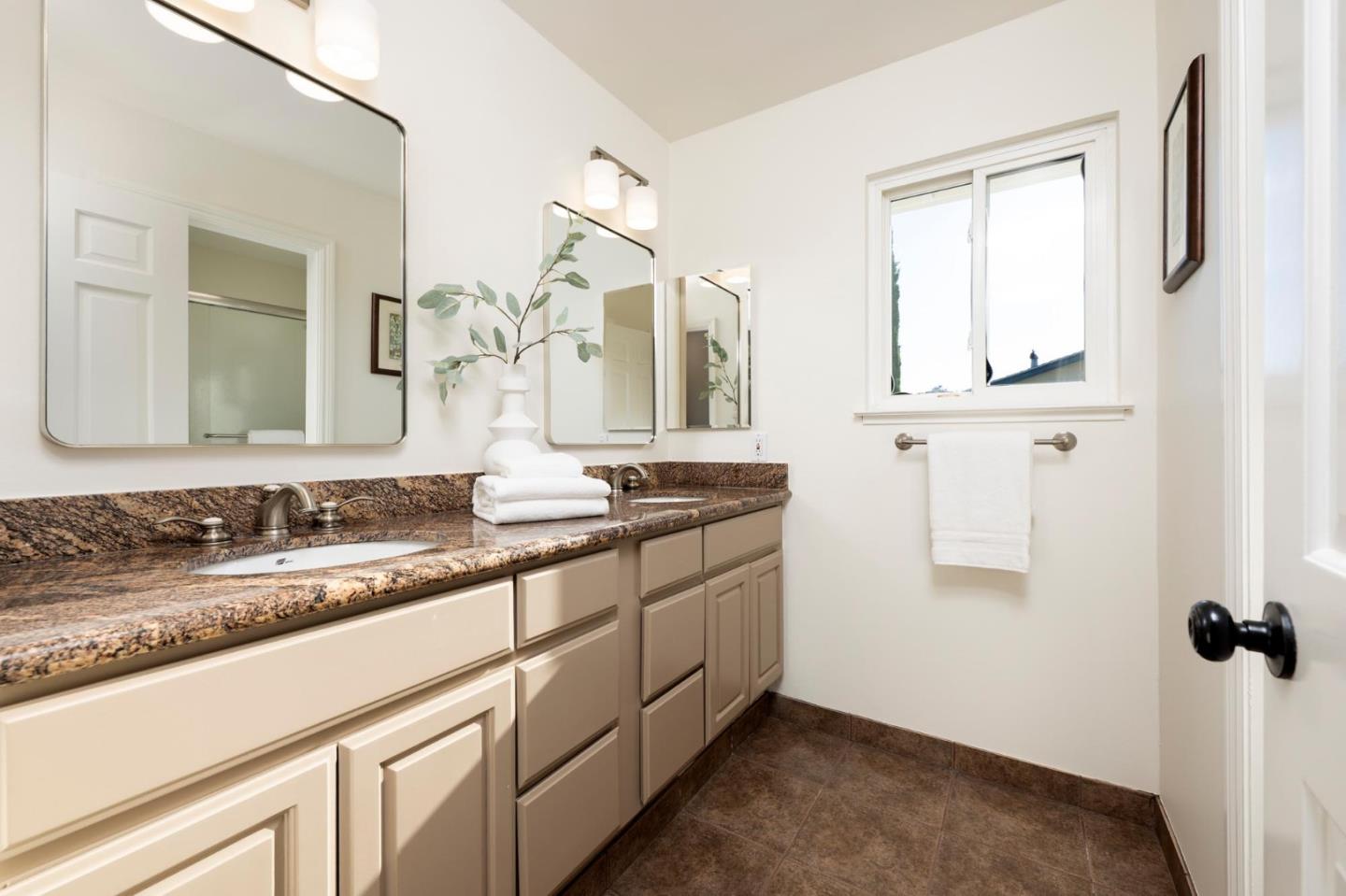 Detail Gallery Image 19 of 41 For 2860 Wakefield Dr, Belmont,  CA 94002 - 4 Beds | 2/1 Baths