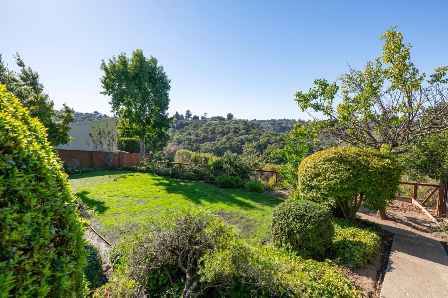 Detail Gallery Image 23 of 41 For 2860 Wakefield Dr, Belmont,  CA 94002 - 4 Beds | 2/1 Baths