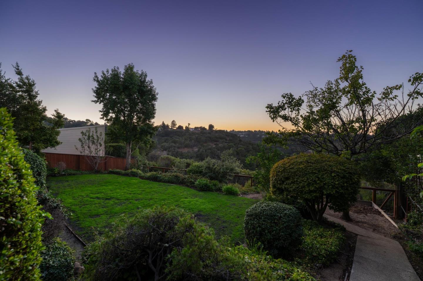 Detail Gallery Image 26 of 41 For 2860 Wakefield Dr, Belmont,  CA 94002 - 4 Beds | 2/1 Baths