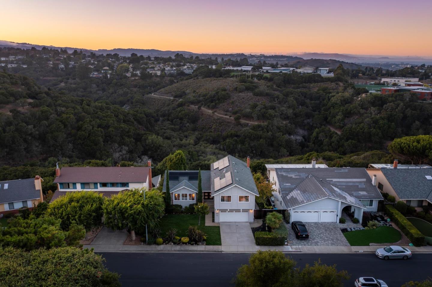 Detail Gallery Image 30 of 41 For 2860 Wakefield Dr, Belmont,  CA 94002 - 4 Beds | 2/1 Baths