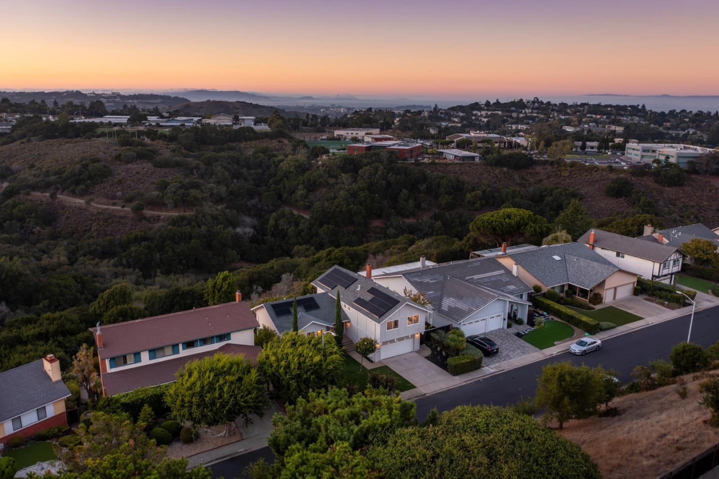 Detail Gallery Image 32 of 41 For 2860 Wakefield Dr, Belmont,  CA 94002 - 4 Beds | 2/1 Baths
