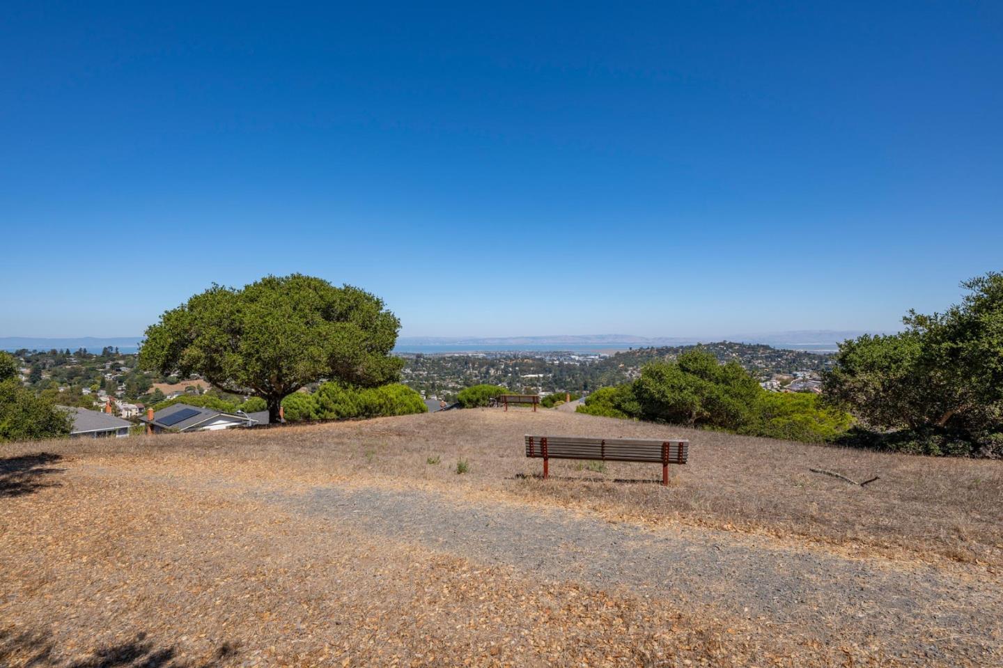 Detail Gallery Image 37 of 41 For 2860 Wakefield Dr, Belmont,  CA 94002 - 4 Beds | 2/1 Baths