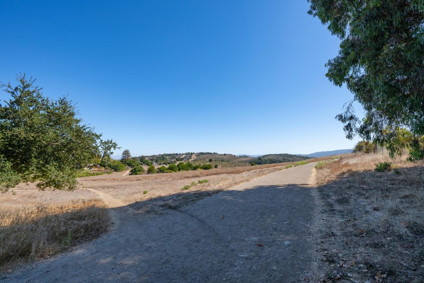 Detail Gallery Image 40 of 41 For 2860 Wakefield Dr, Belmont,  CA 94002 - 4 Beds | 2/1 Baths