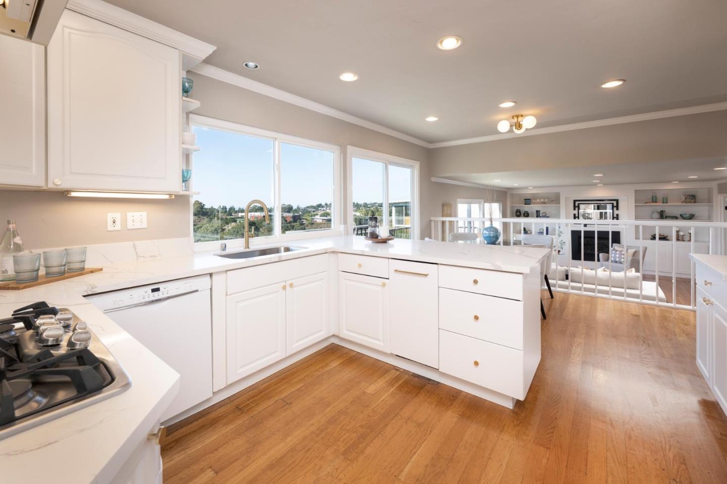 Detail Gallery Image 7 of 41 For 2860 Wakefield Dr, Belmont,  CA 94002 - 4 Beds | 2/1 Baths