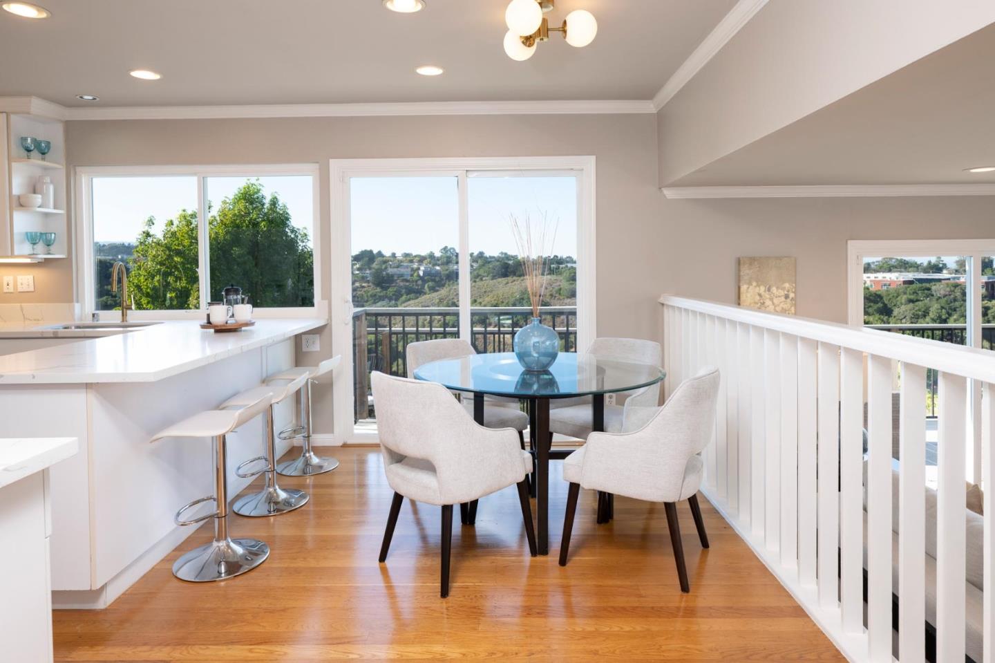 Detail Gallery Image 9 of 41 For 2860 Wakefield Dr, Belmont,  CA 94002 - 4 Beds | 2/1 Baths