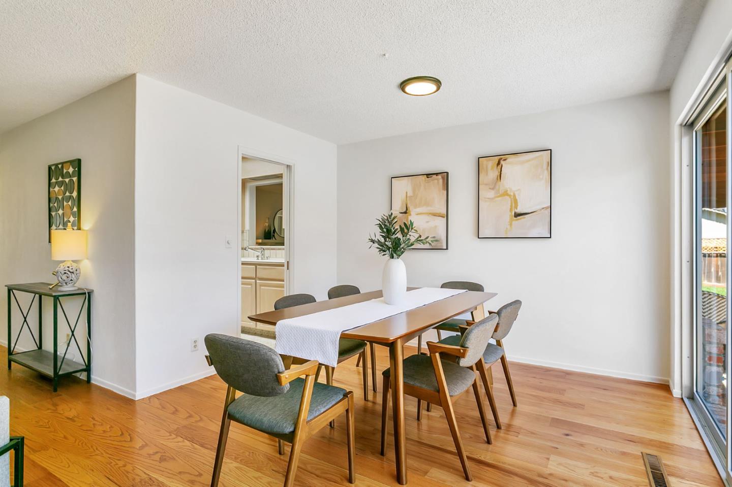 Detail Gallery Image 14 of 30 For 1691 Yale Dr, Mountain View,  CA 94040 - 3 Beds | 2 Baths