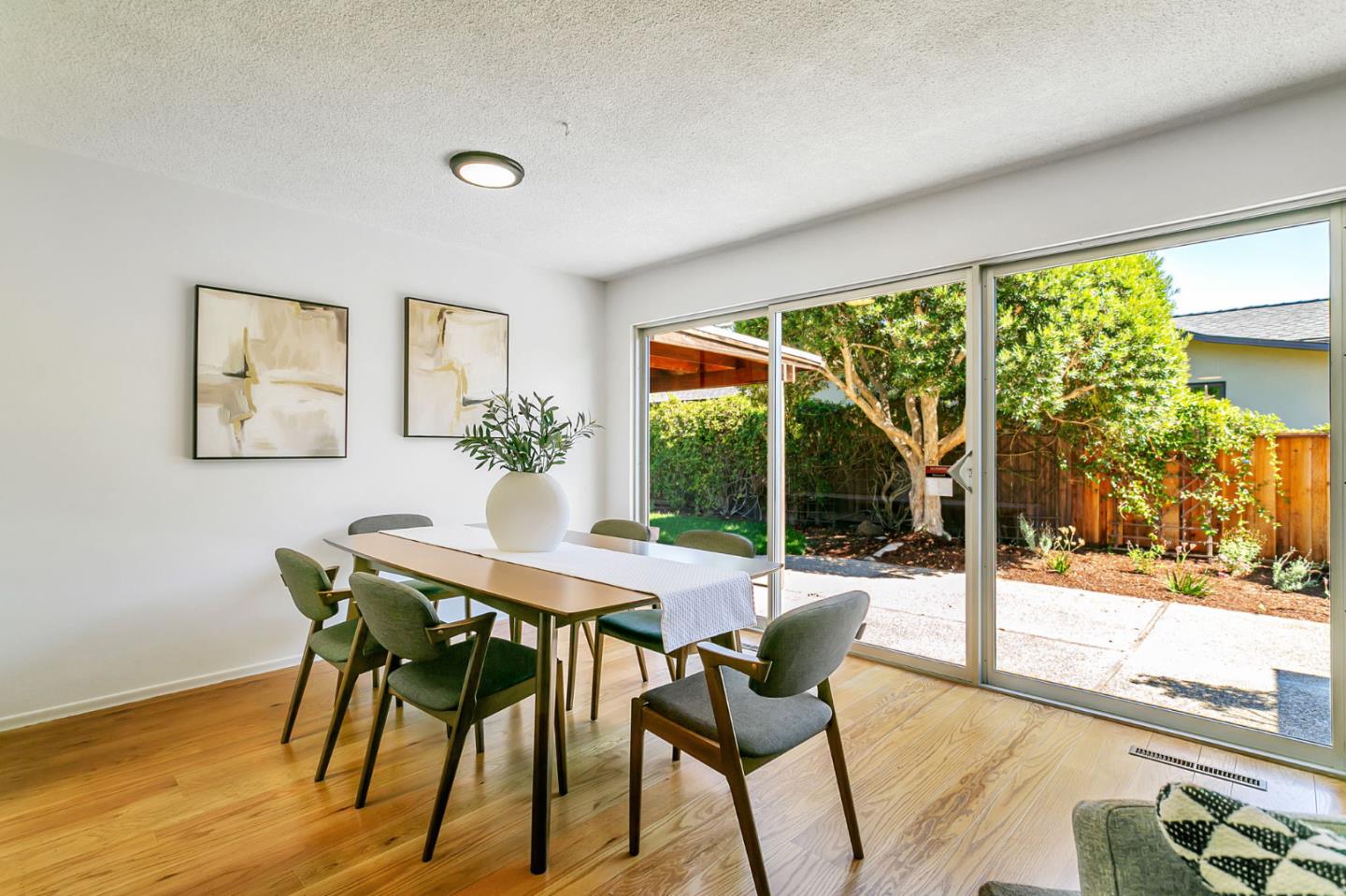 Detail Gallery Image 15 of 30 For 1691 Yale Dr, Mountain View,  CA 94040 - 3 Beds | 2 Baths