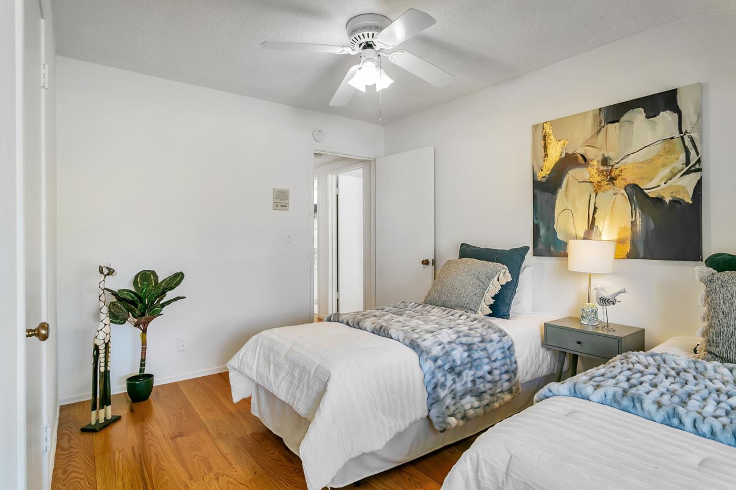 Detail Gallery Image 16 of 30 For 1691 Yale Dr, Mountain View,  CA 94040 - 3 Beds | 2 Baths