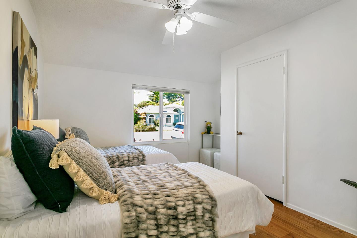 Detail Gallery Image 17 of 30 For 1691 Yale Dr, Mountain View,  CA 94040 - 3 Beds | 2 Baths