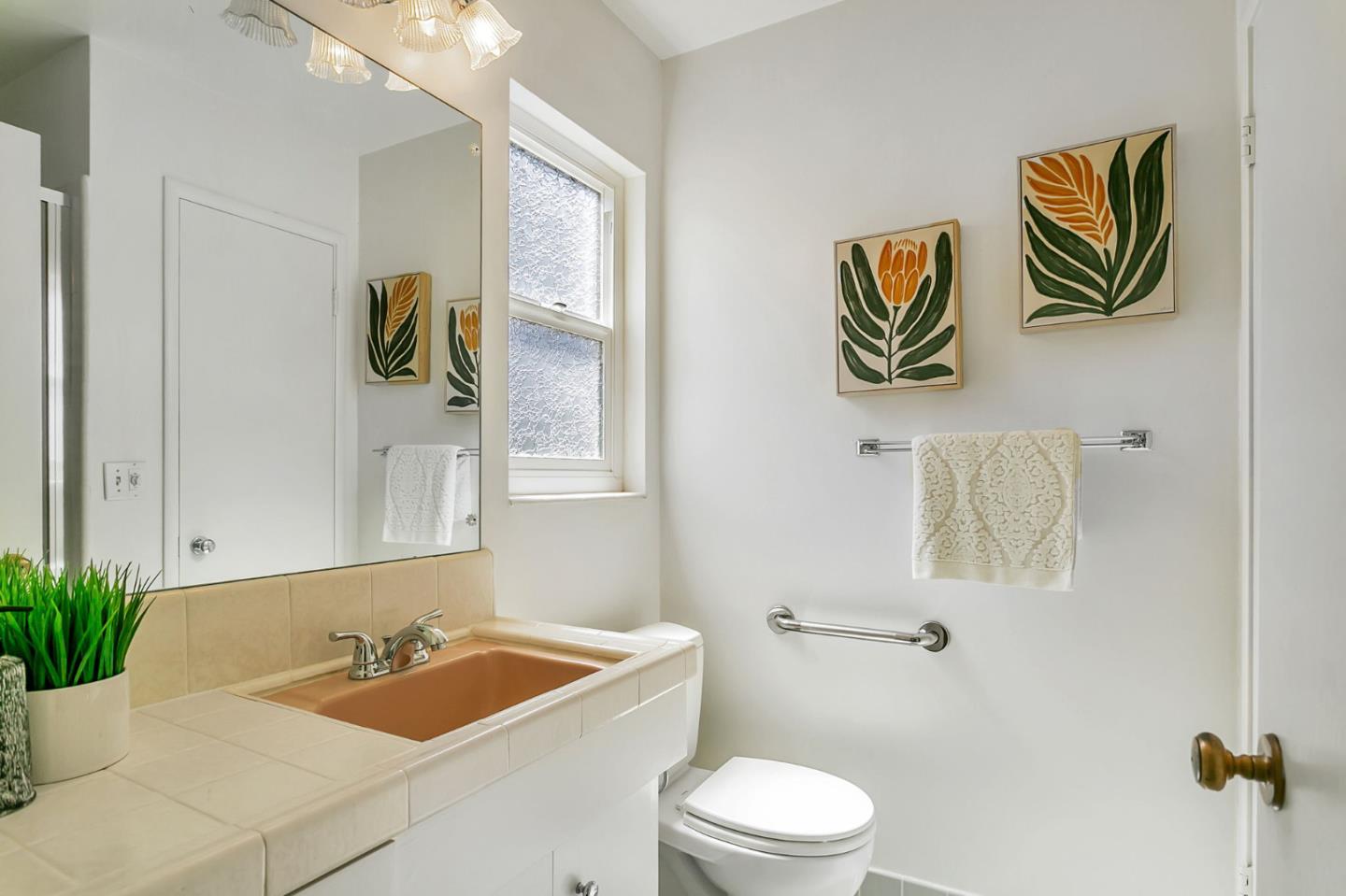 Detail Gallery Image 23 of 30 For 1691 Yale Dr, Mountain View,  CA 94040 - 3 Beds | 2 Baths