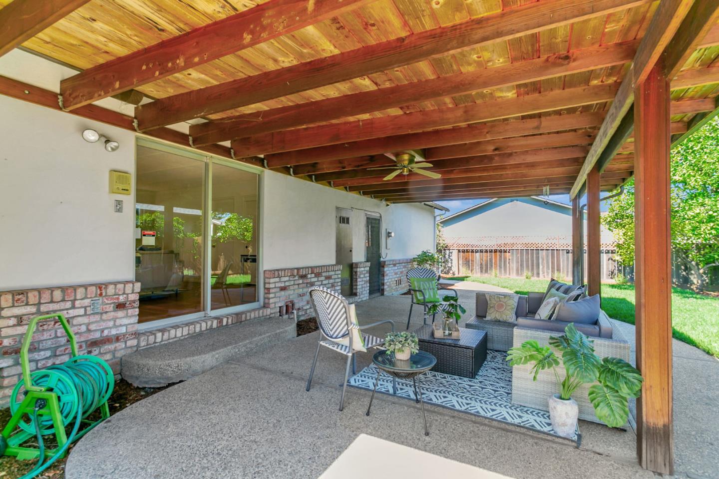 Detail Gallery Image 25 of 30 For 1691 Yale Dr, Mountain View,  CA 94040 - 3 Beds | 2 Baths