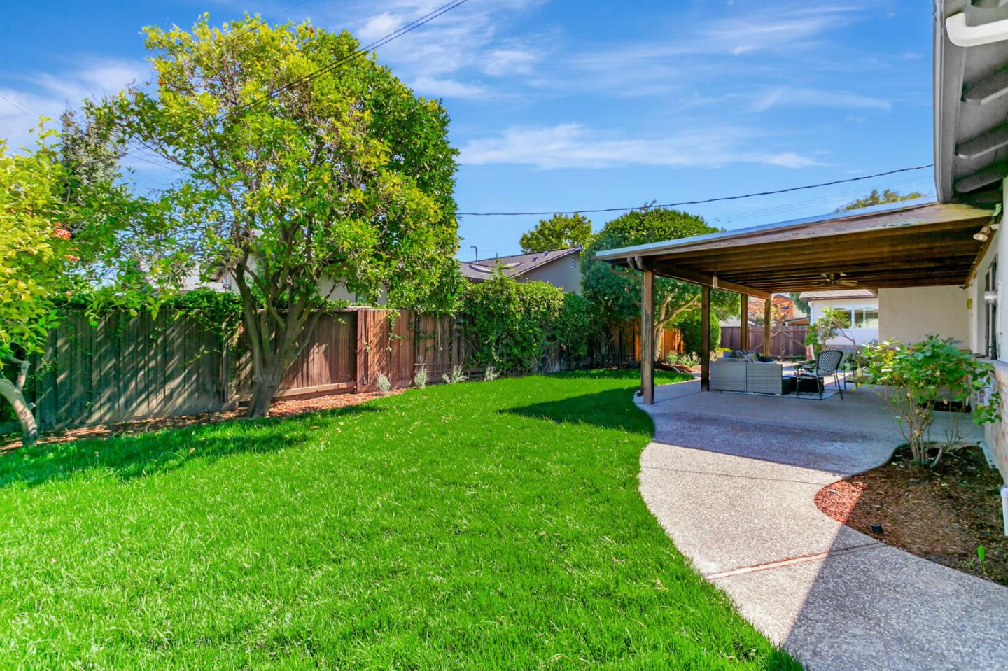 Detail Gallery Image 27 of 30 For 1691 Yale Dr, Mountain View,  CA 94040 - 3 Beds | 2 Baths