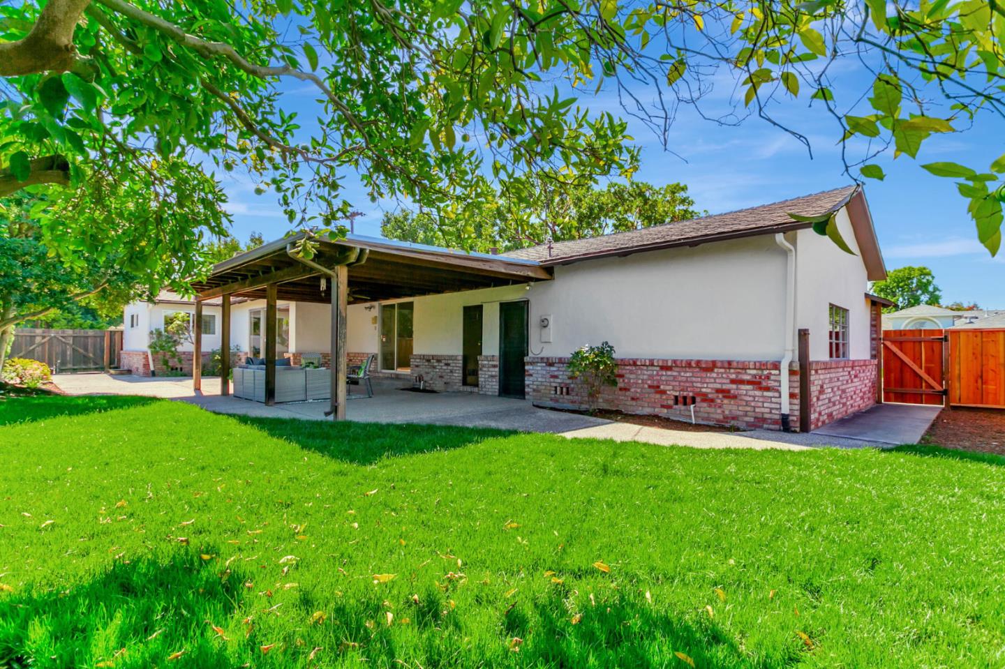 Detail Gallery Image 28 of 30 For 1691 Yale Dr, Mountain View,  CA 94040 - 3 Beds | 2 Baths