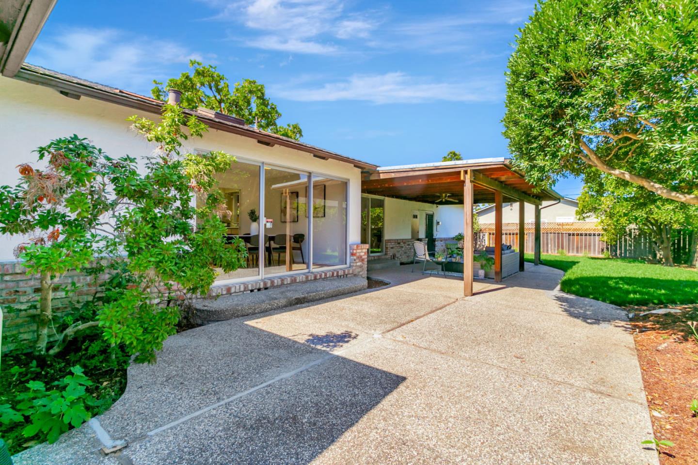 Detail Gallery Image 29 of 30 For 1691 Yale Dr, Mountain View,  CA 94040 - 3 Beds | 2 Baths