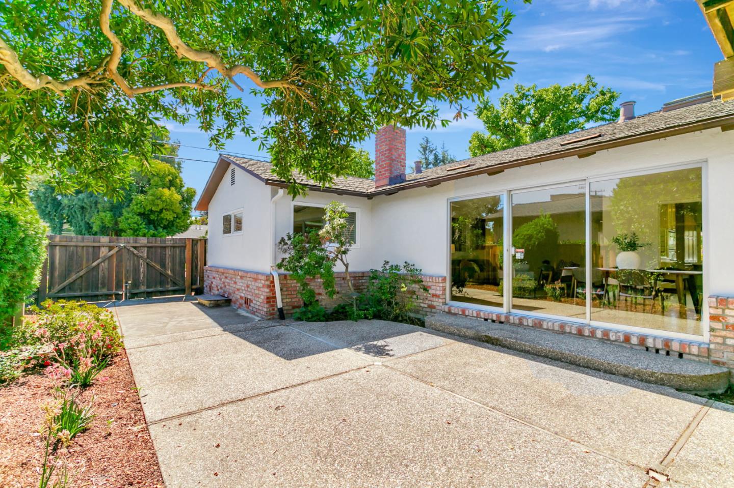 Detail Gallery Image 30 of 30 For 1691 Yale Dr, Mountain View,  CA 94040 - 3 Beds | 2 Baths