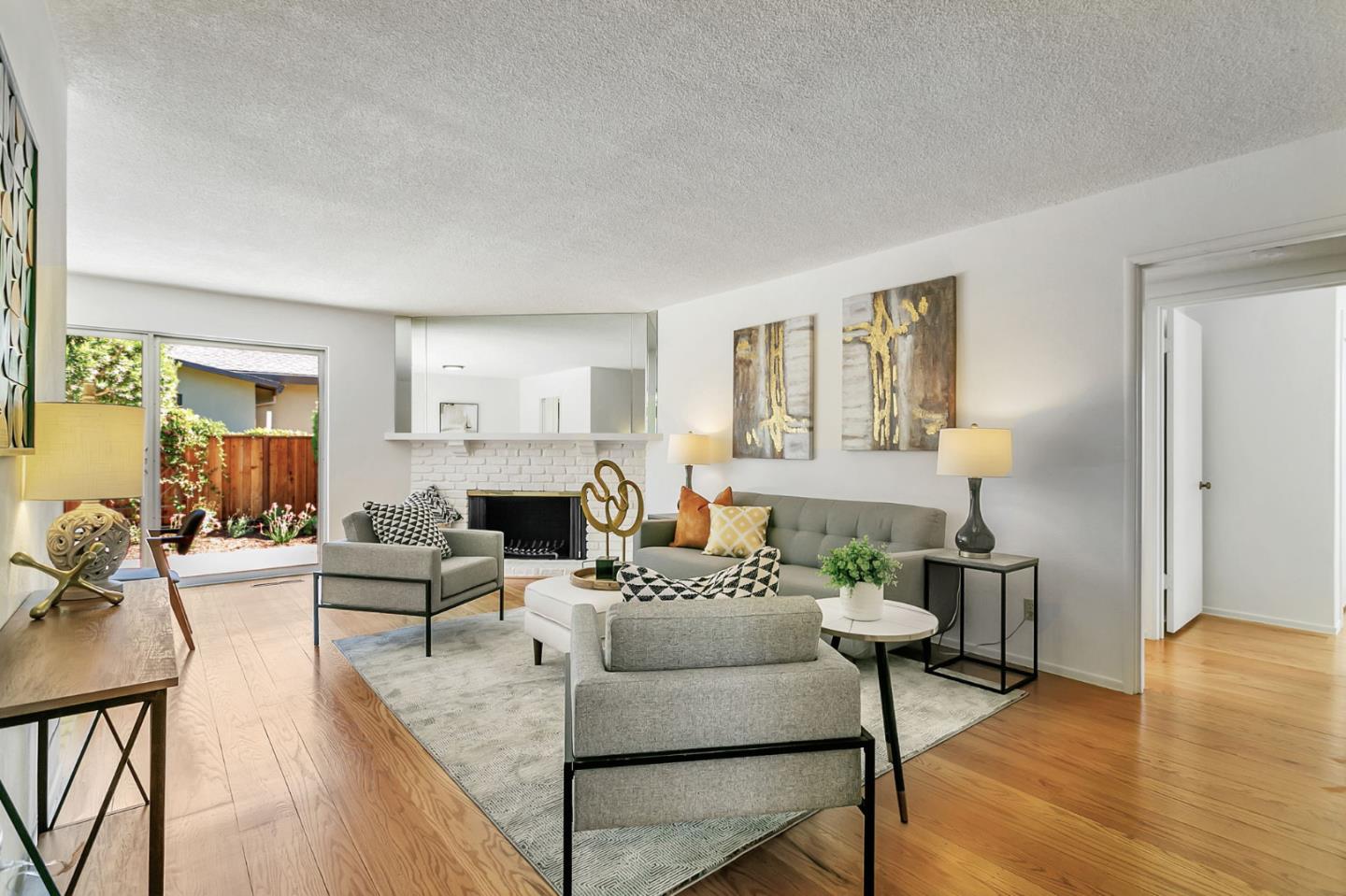 Detail Gallery Image 5 of 30 For 1691 Yale Dr, Mountain View,  CA 94040 - 3 Beds | 2 Baths